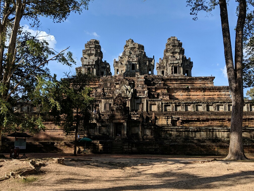 Vue éloignée du temple de Ta Keo, Cambodge
