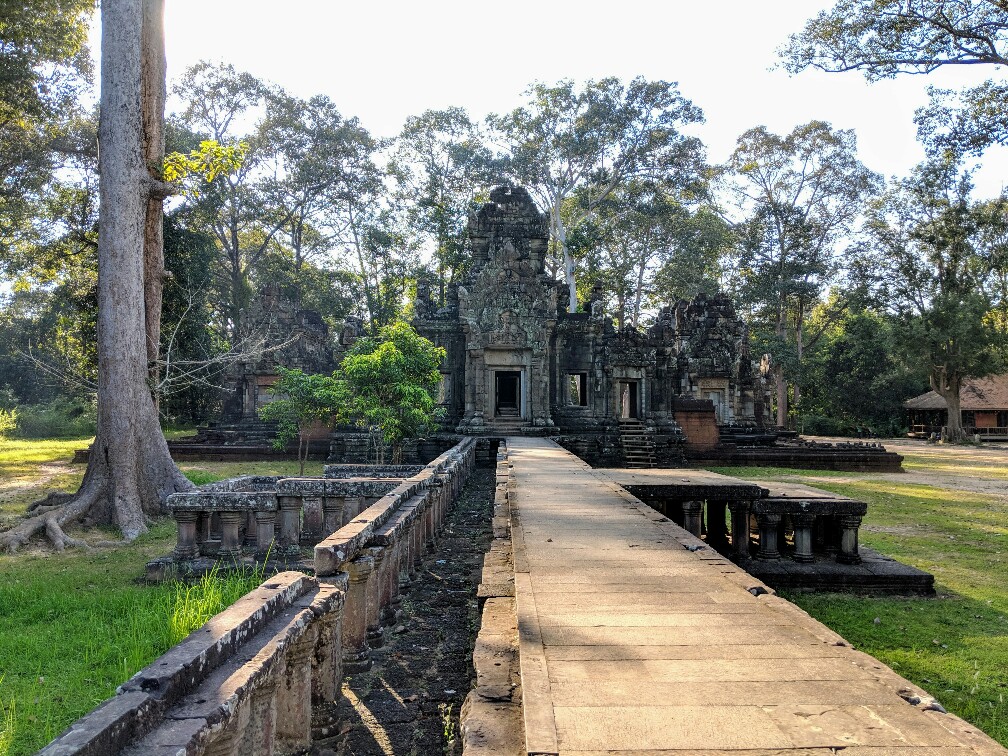 Allée vers le temple de Chau Say Thevada, Cambodge