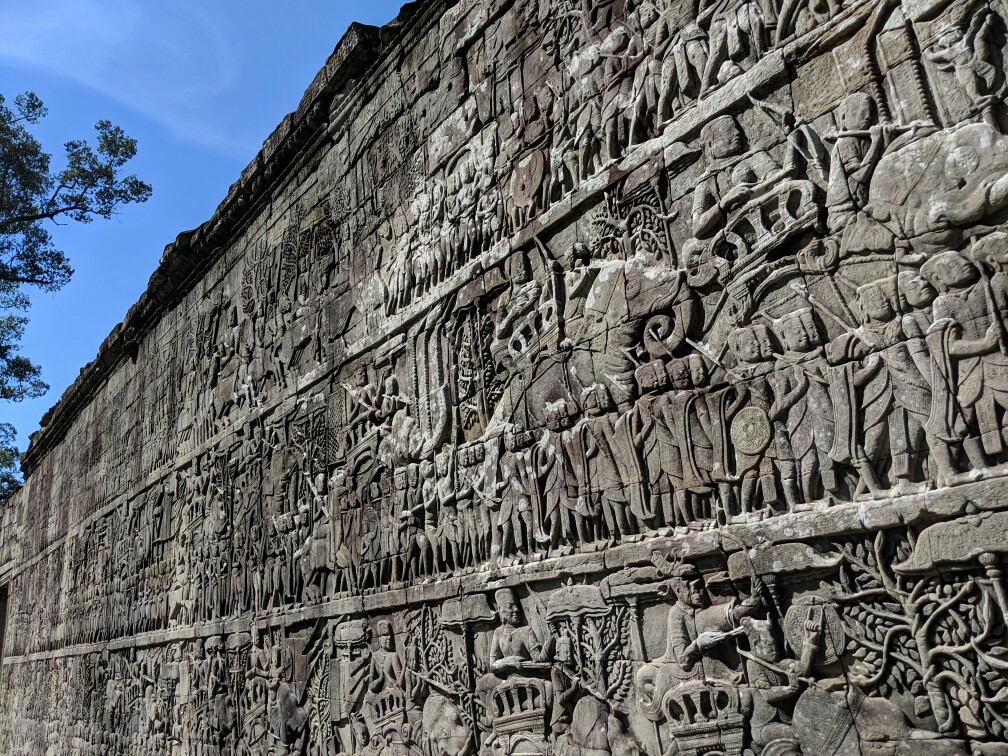 Frise du temple du Bayon illustrant des scènes de bataille, Cambodge