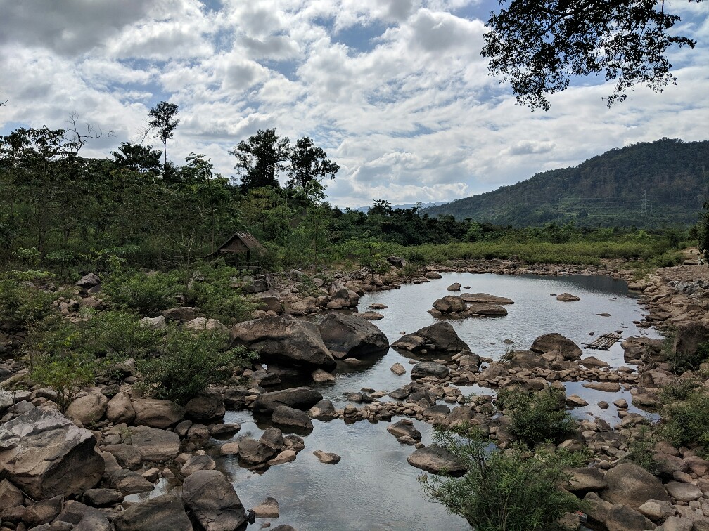 Réflexion du ciel sur l'eau de Tad Song Souk au Laos