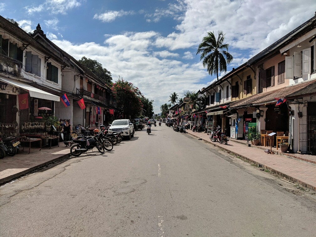Une avenue de Luang Prabang, Laos
