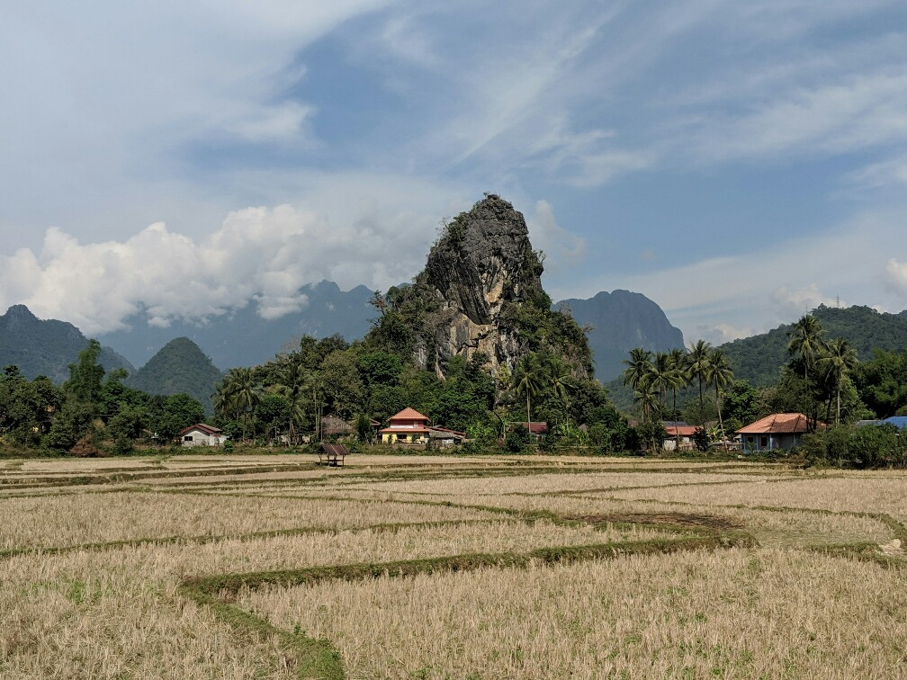 Pique karstique dans la campagne près de Vang Vien, Laos