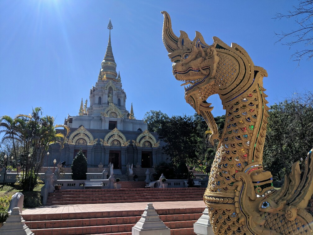 Vue sur le Santikhiri Wat près de Chiang Rai, Thaïlande