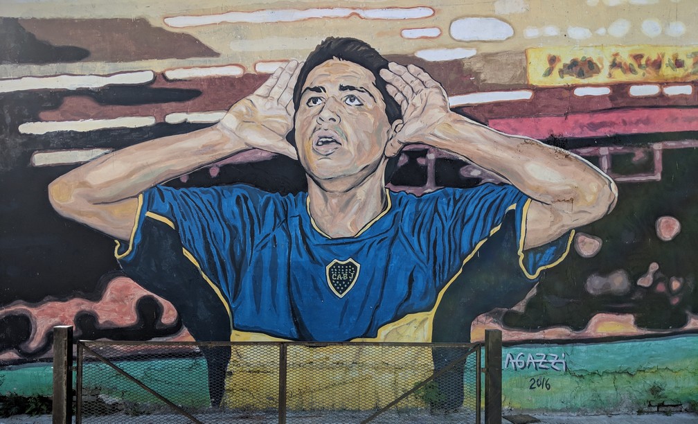 Fresque murale représentant un joueur de football de la Boca