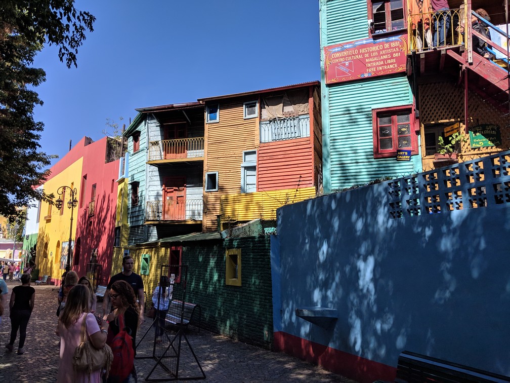 Façades de maisons colorées du quartier de la Boca à Buenos Aires