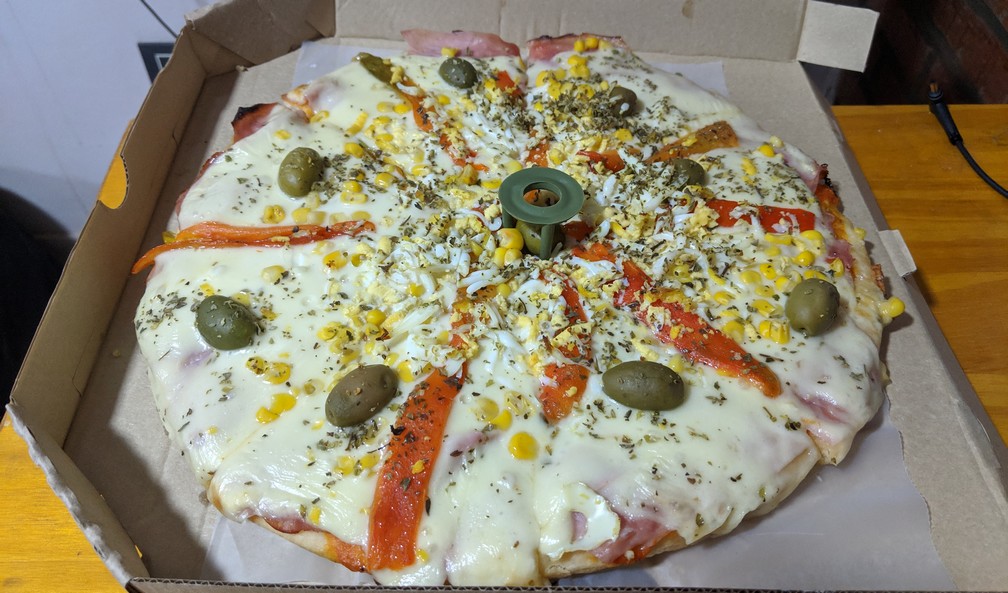 Une grande pizza au fromage et au jambon de chez Snack à San Ignacio
