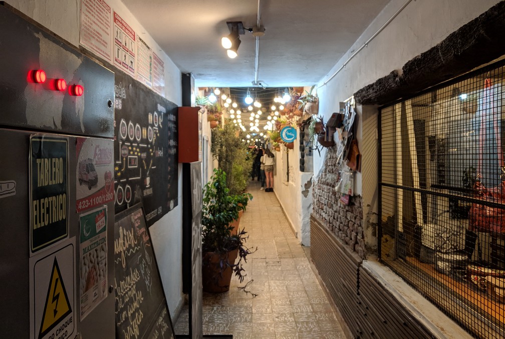 Galerie typique du quartier Barrio Guemes à Córdoba en Argentine
