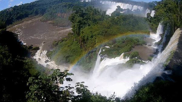 Gif animé d'une cascade vue du haut aux chutes d'Iguazu