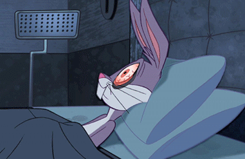 Bugs Bunny a les yeux rouges et se retourne dans son lit