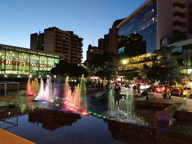 Spectavle son et lumière sur la fontaine de Buen Pastor à Córdoba en Argentine