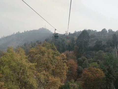 Gif animé du téléphérique progressant sur la colline de San Cristóbal