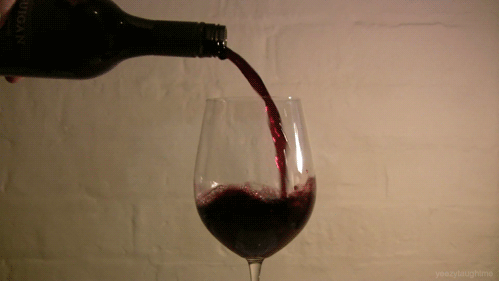 Gif animé de vin étant versé indéfiniment dans un verre