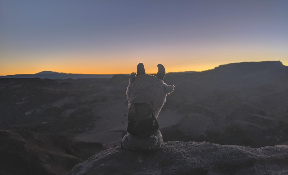 La petite Biquette devant le coucher de soleil à San Pedro de Atacama