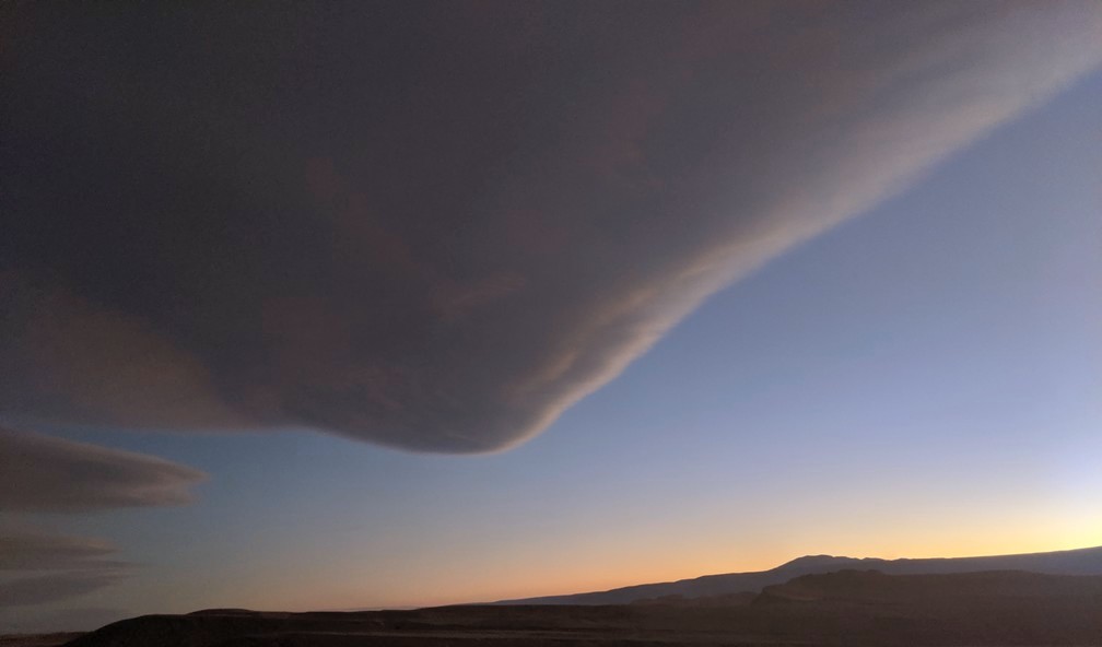 Enorme nuage au coucher de soleil à San Pedro de Atacama