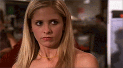 Gif animé de Buffy suspicieuse