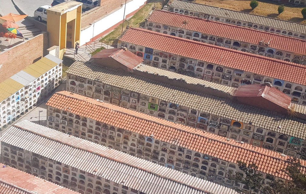 Vue aérienne du cimetière de La Paz montrant la multitude de tombes sous forme de casiers