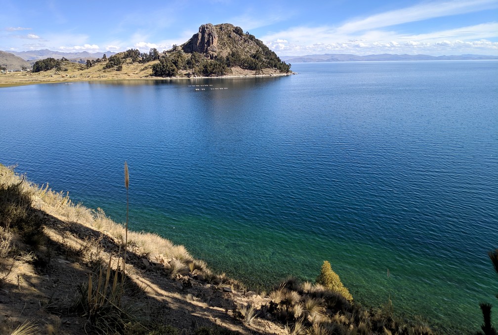 Le cerro Pucara et le lac Titicaca