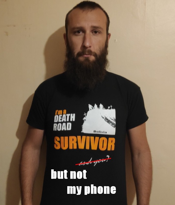 Sylvain portant son tshirt 'Death Road survivor'