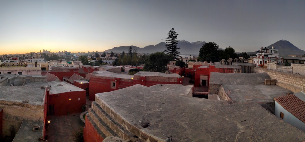 Coucher de soleil depuis les toits du couvent Santa Catalina à Arequipa