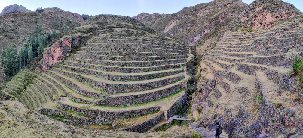 Vestiges de Terrasses incas à Pisac dans la vallée sacrée de Cusco