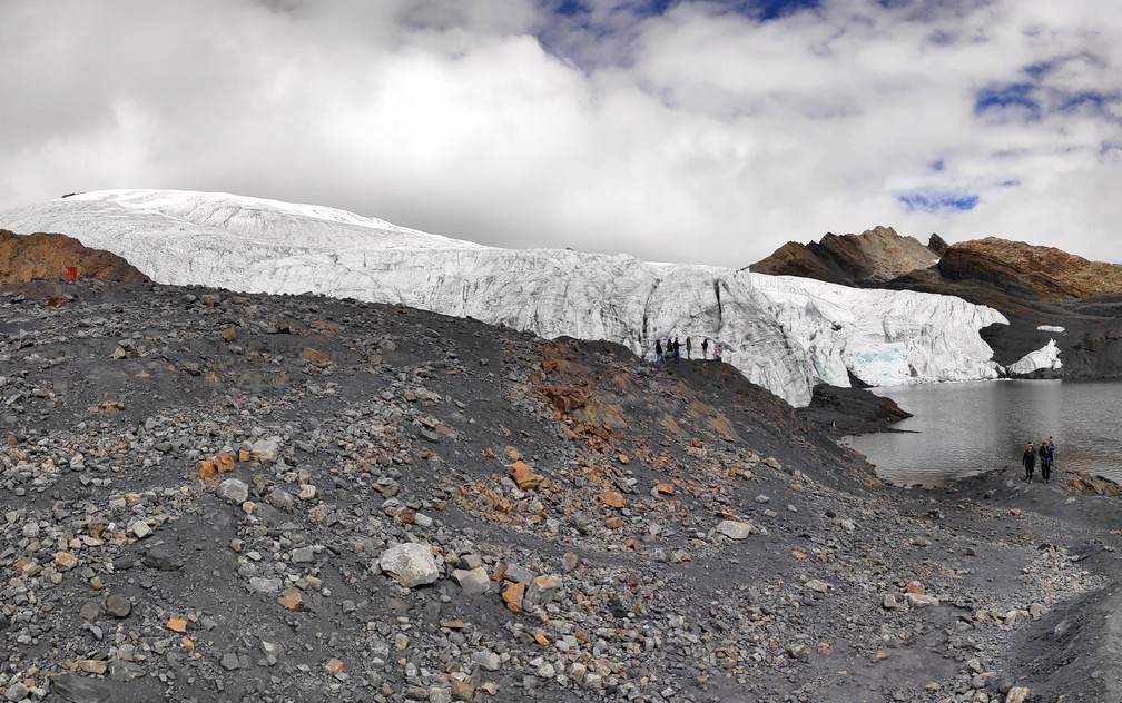 Panorama glacier Pastoruri dans la cordillère blanche près d'Huaraz