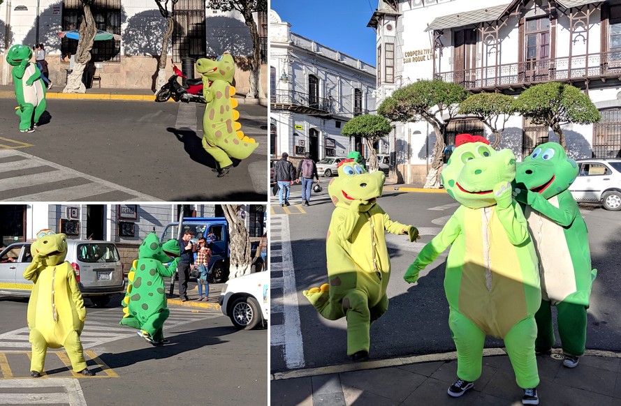 Jeunes en costume de dinosaures qui font la circulation à Sucre