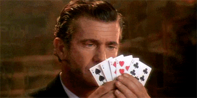 Gif de Mel Gibson jouant aux cartes