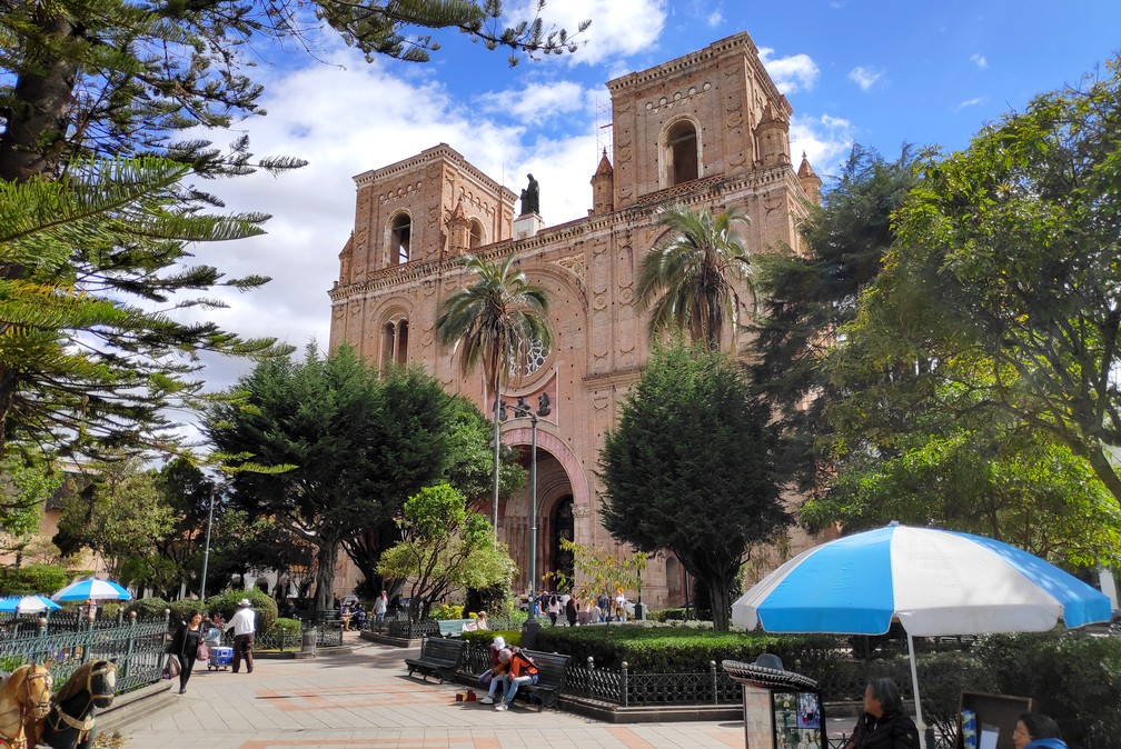 Cathédrale de Cuenca depuis le parc Adbon Calderon