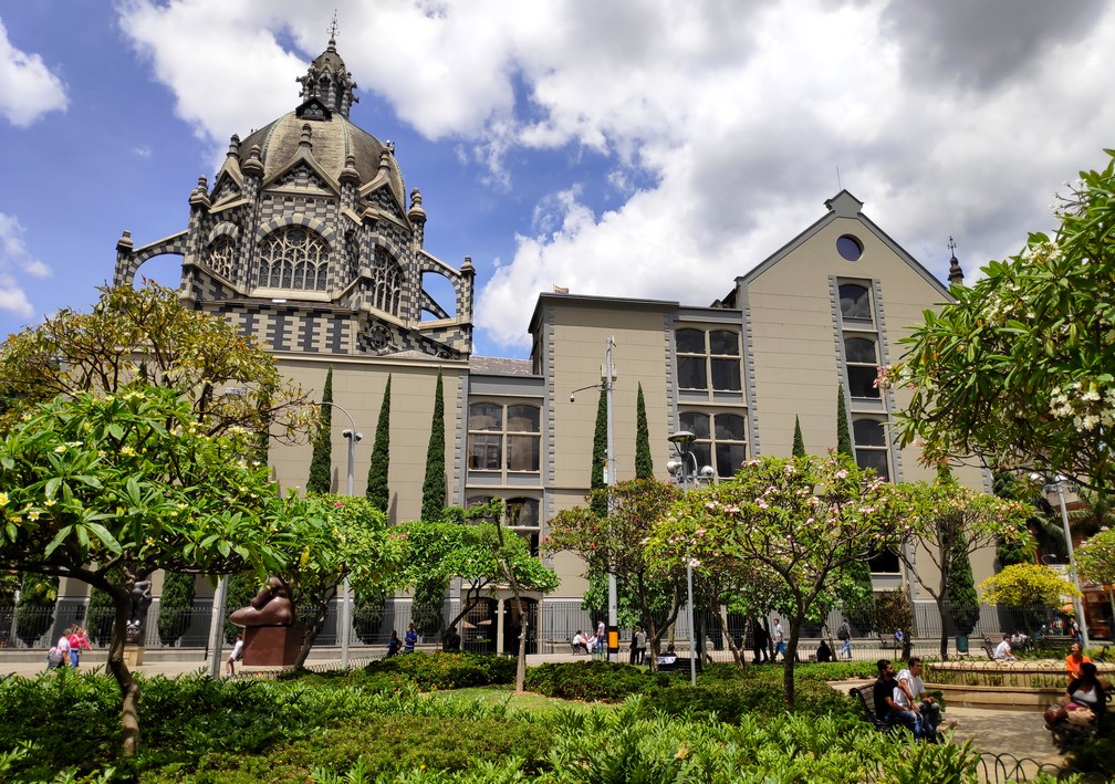 Palais de la culture de Medellin vu depuis la Plaza Botero
