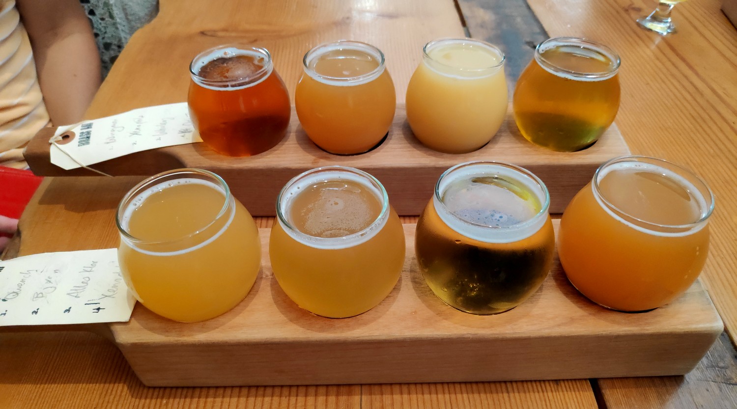 Echantillons de bière à Brassneck Brewery à Vancouver