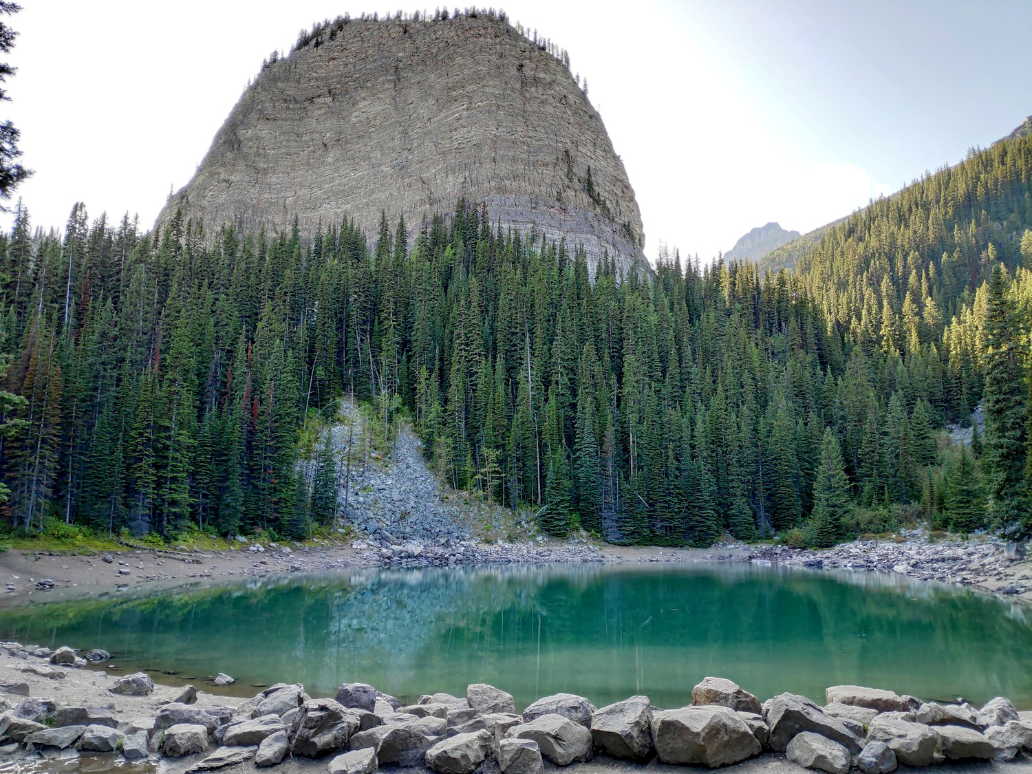 Mirror Lake dans les Rocheuses Canadiennes