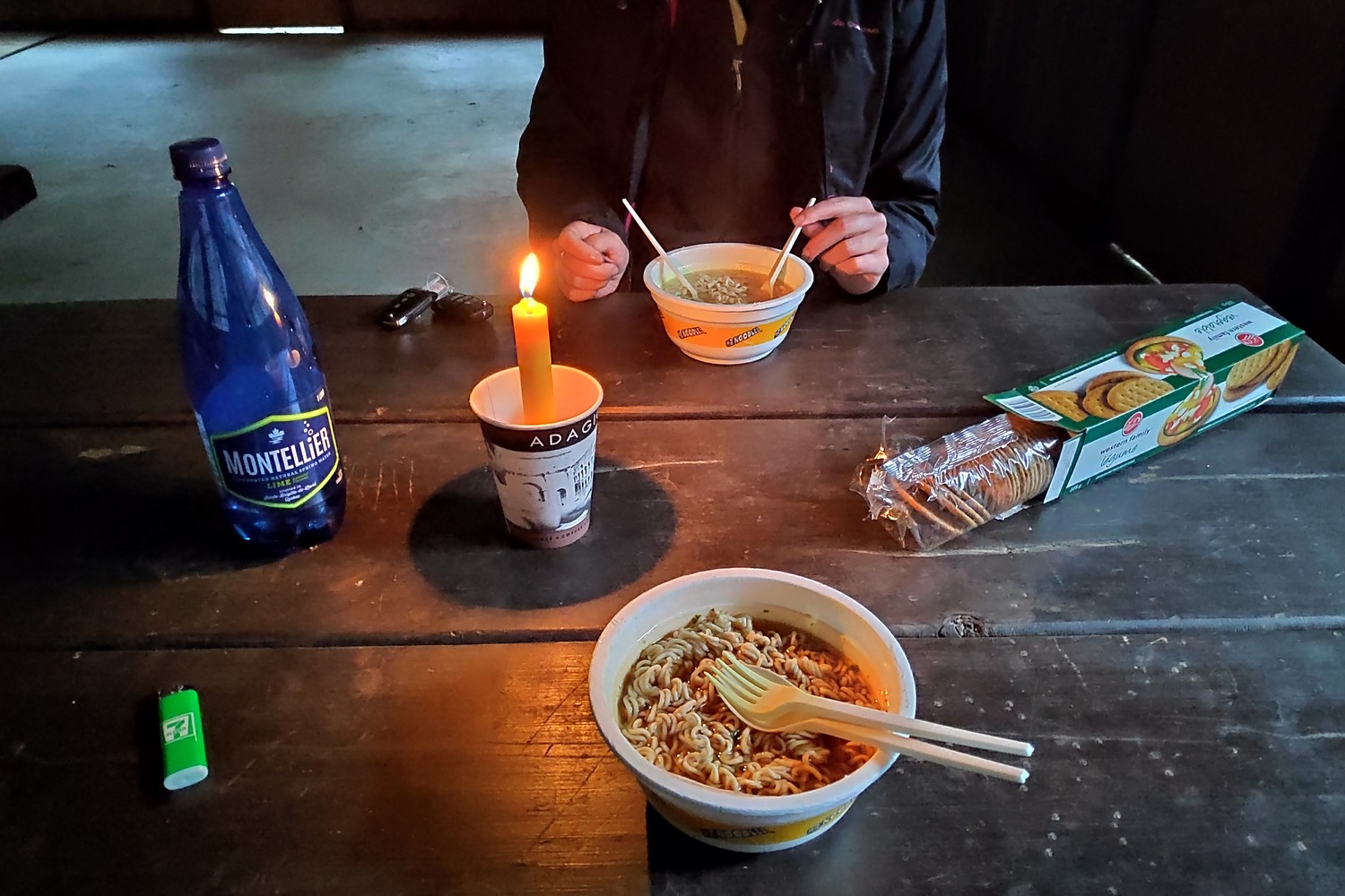 Diner de nouilles chinoises à la chandelle au camping de Clearwater