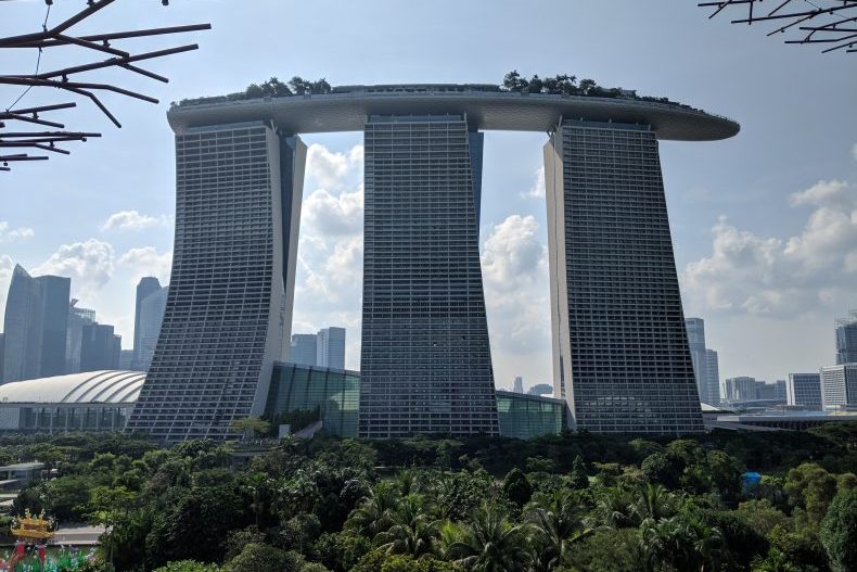 Vue sur le Marina Bay Hotel de Singapour
