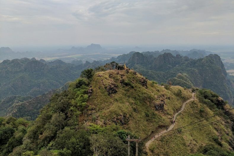 Point de vue du Mont Zwegabin près de Hpa-An, Birmanie